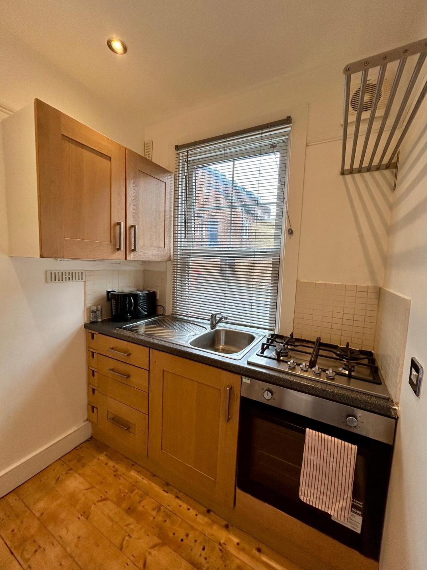 Apartment Spacious Battersea And *