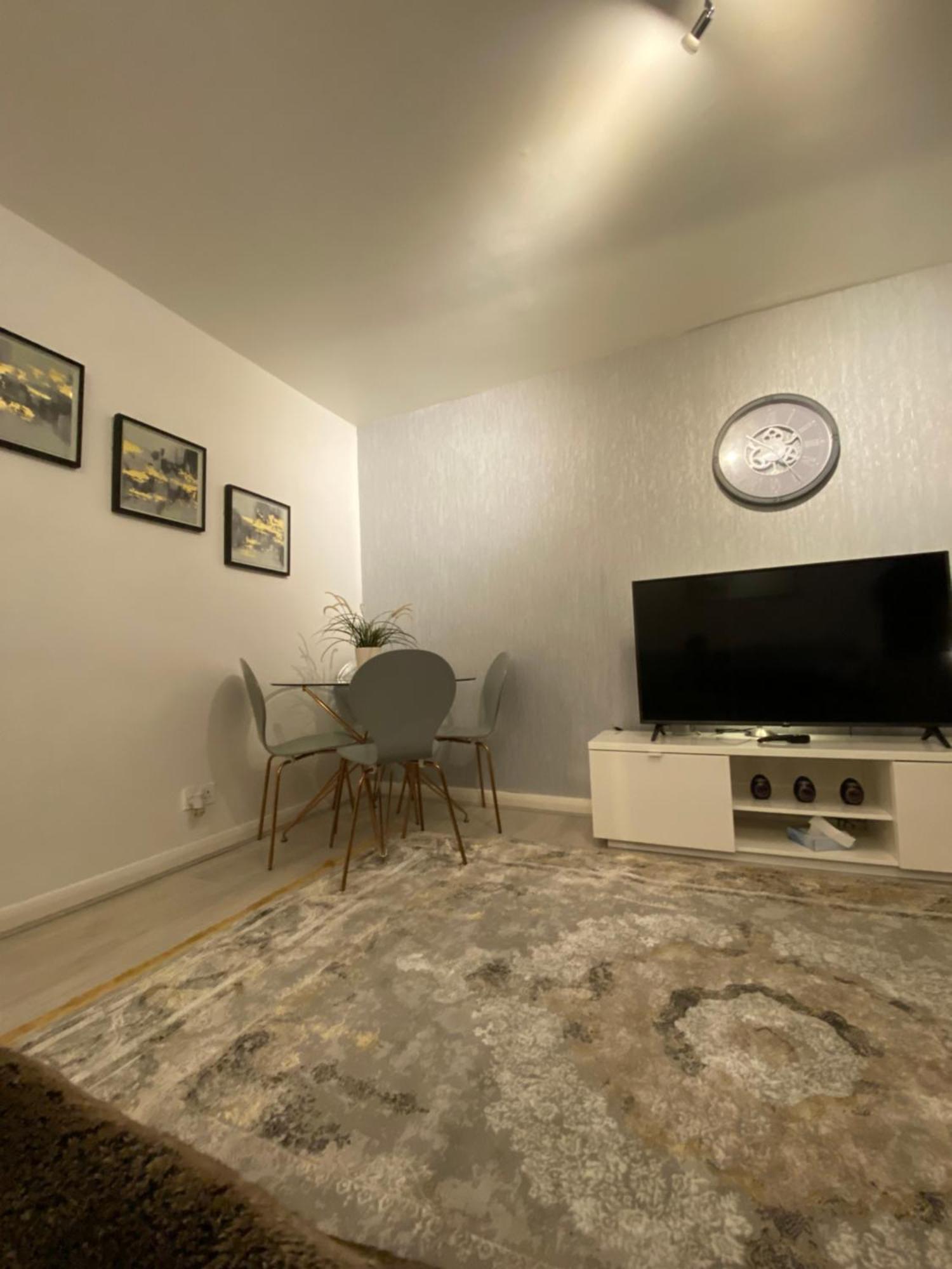 One Bedroom Flat In Chiswick W4 Apartment