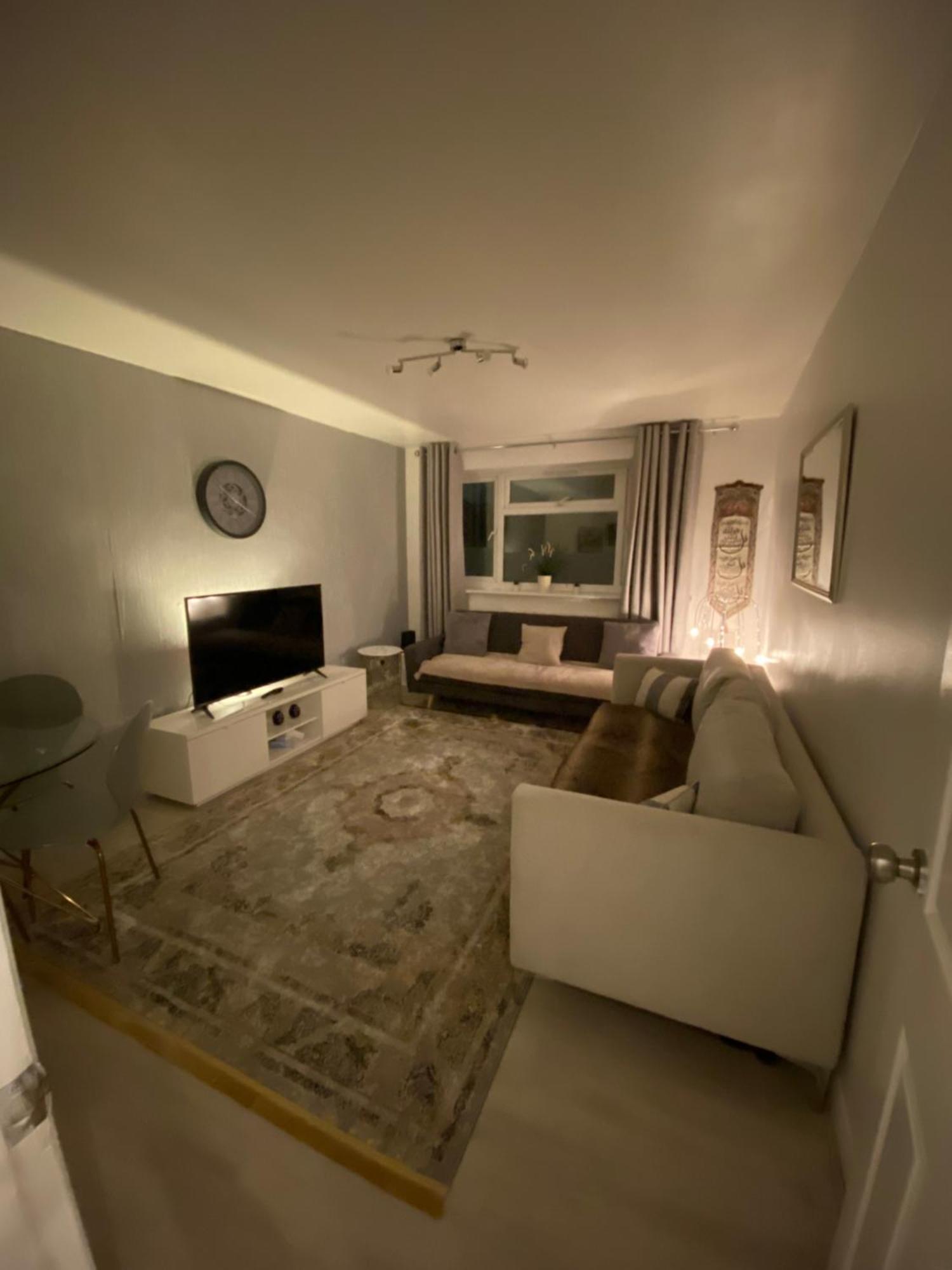 One Bedroom Flat In Chiswick W4 Apartment *