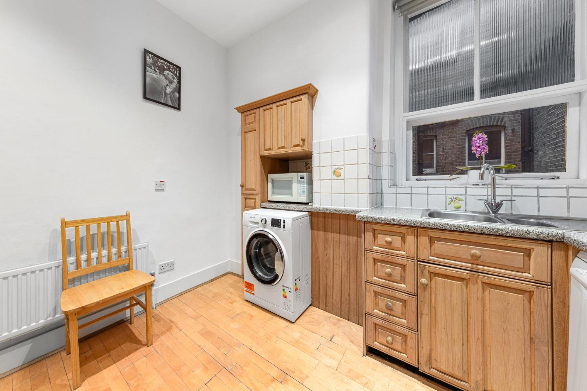 3 Bedroom Sloane Square Kings Road Chelsea Bm1 *
