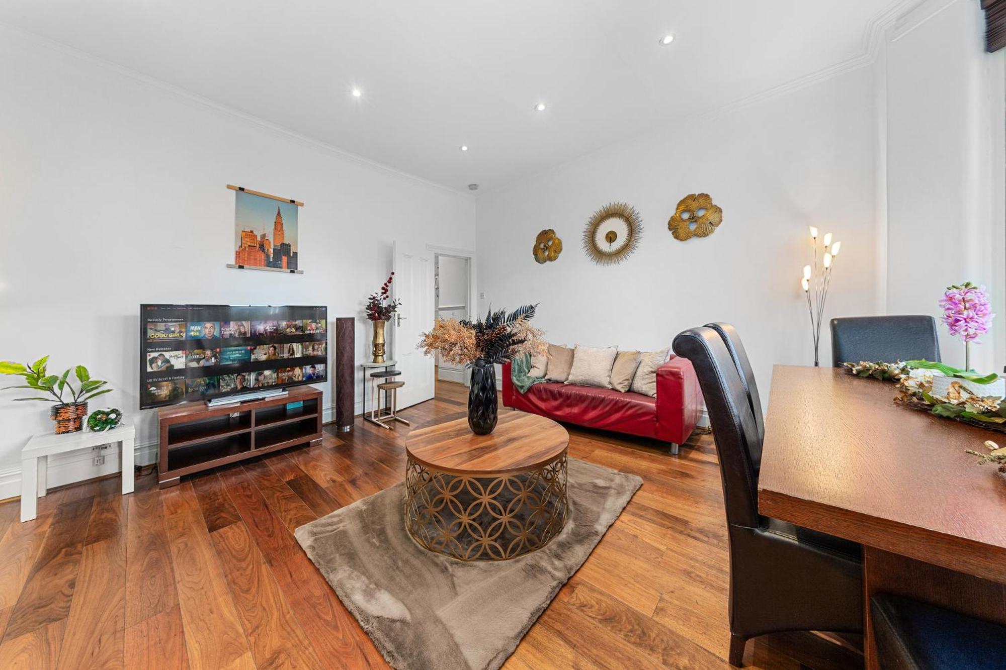 3 Bedroom Sloane Square Kings Road Chelsea Bm1 Apartment London