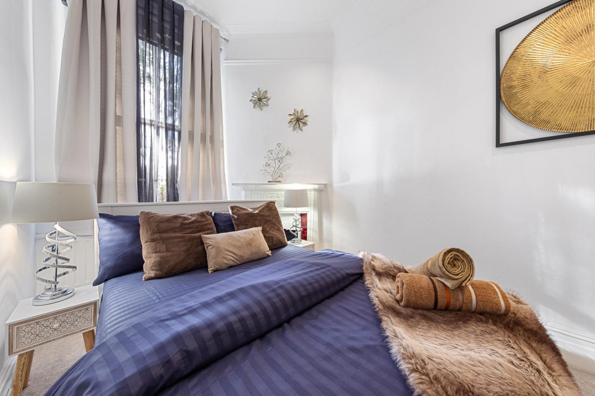 3 Bedroom Sloane Square Kings Road Chelsea Bm1 Apartment London
