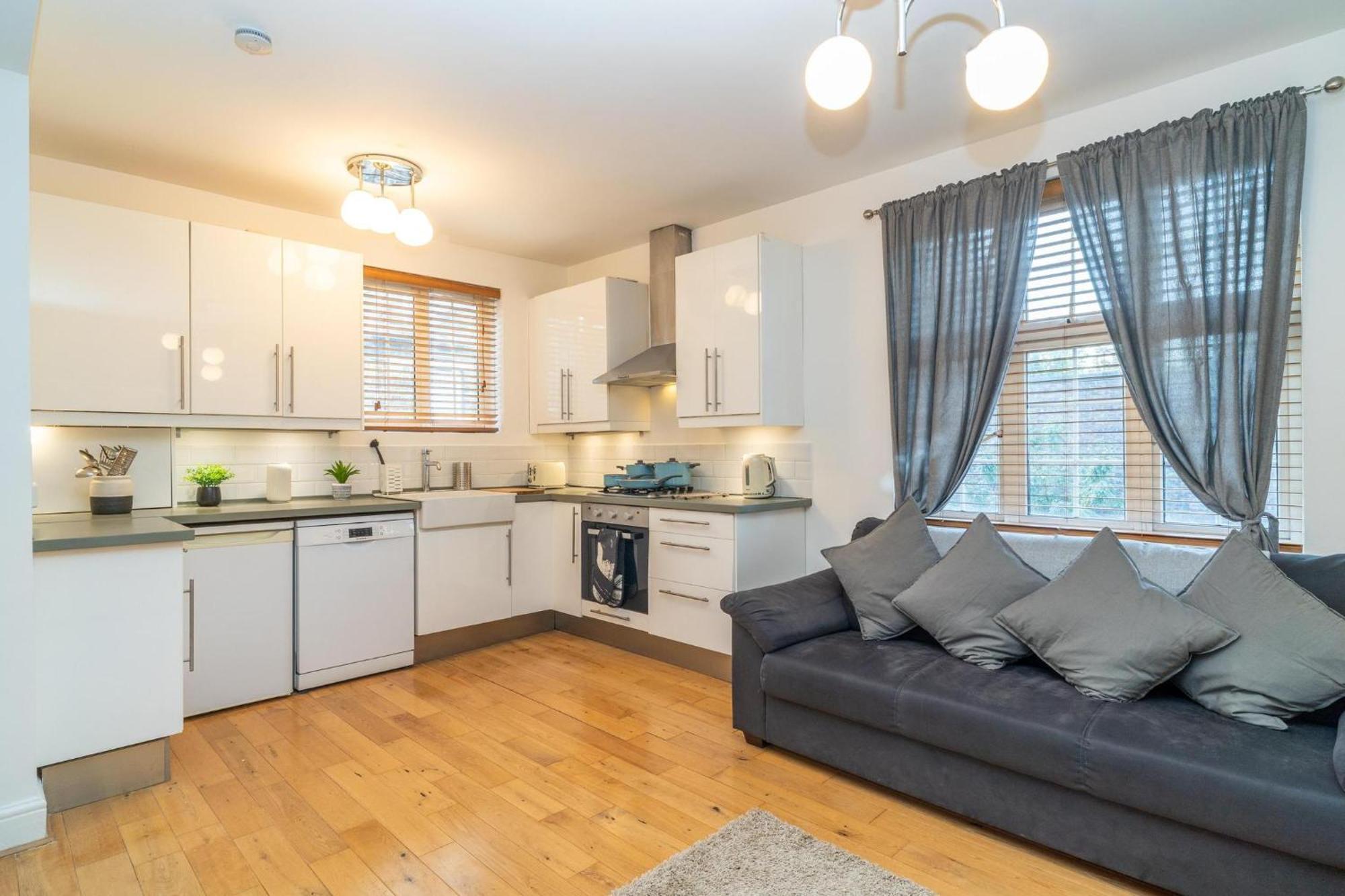 Location! 2 Bed/2bath - Pro Host