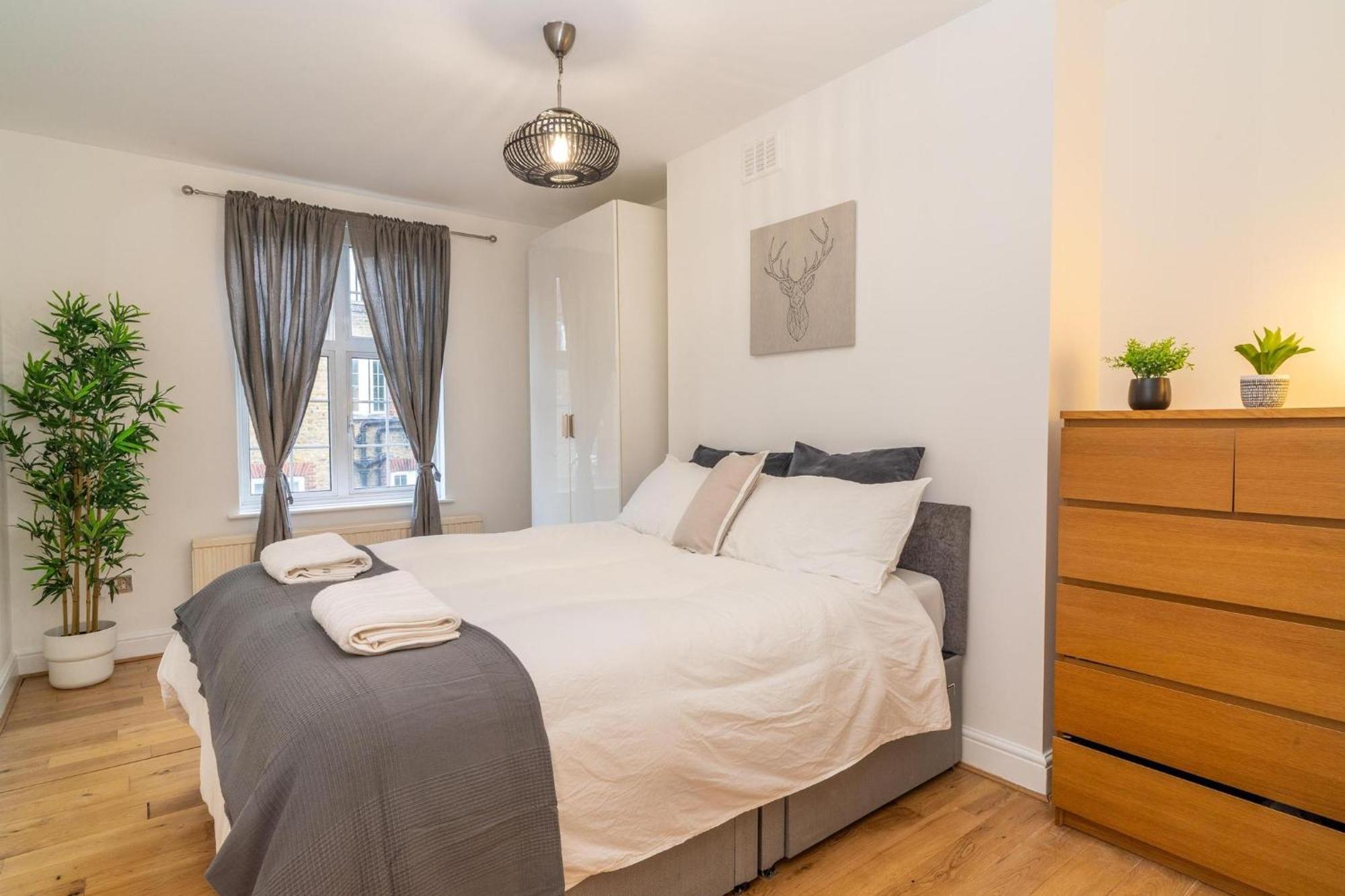 Location! 2 Bed/2bath - Pro Host * Londen