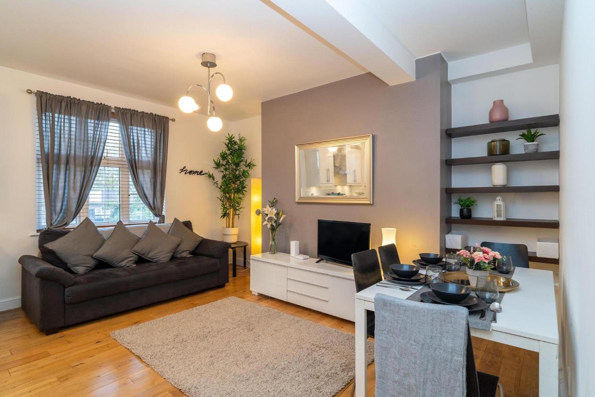 Location! 2 Bed/2bath - Pro Host Londen