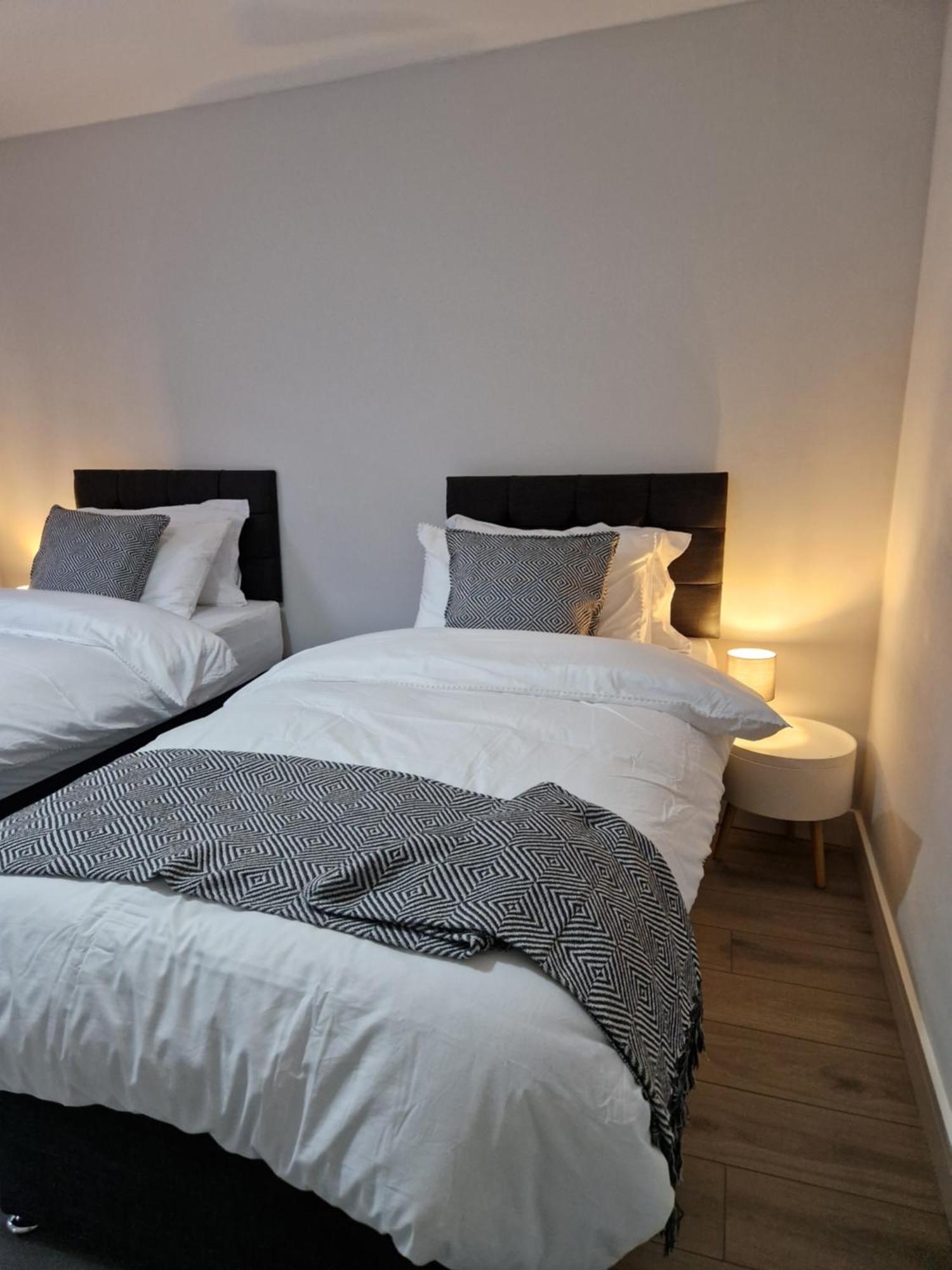 Holiday home Stylish 2 Bed Home- Short Walk To Tottenham Stadium/stations *