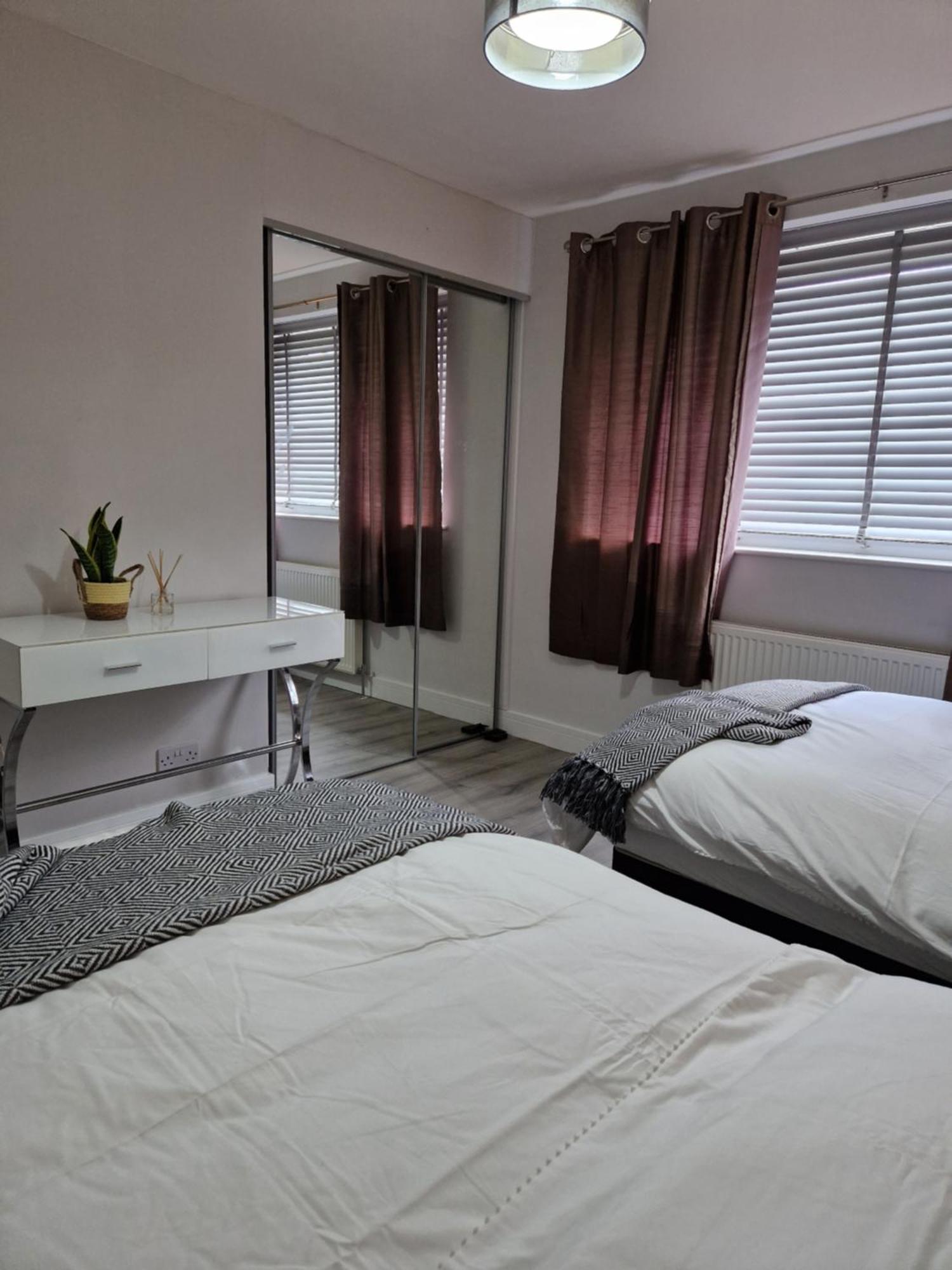 Stylish 2 Bed Home- Short Walk To Tottenham Stadium/stations * London