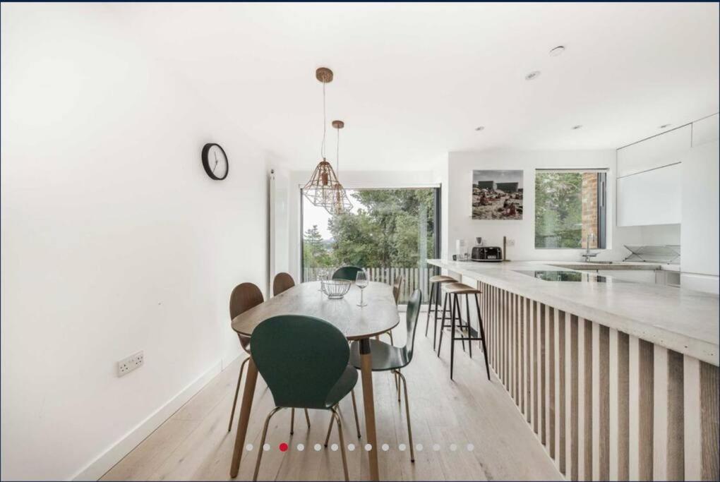 Neoteric Wimbledon Village *