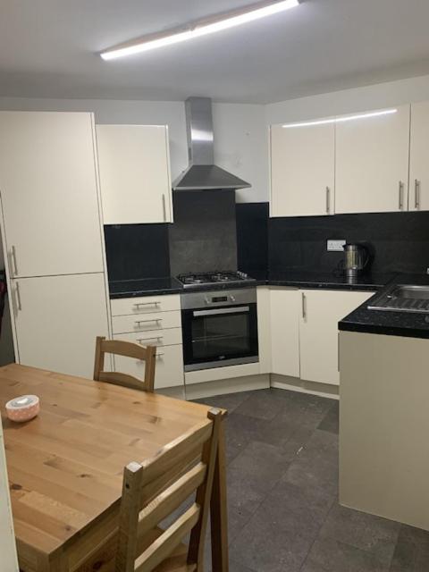 949 Brighton Road Purley Apartment *