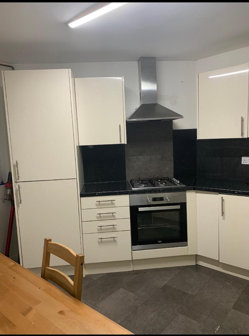 949 Brighton Road Purley Apartment *