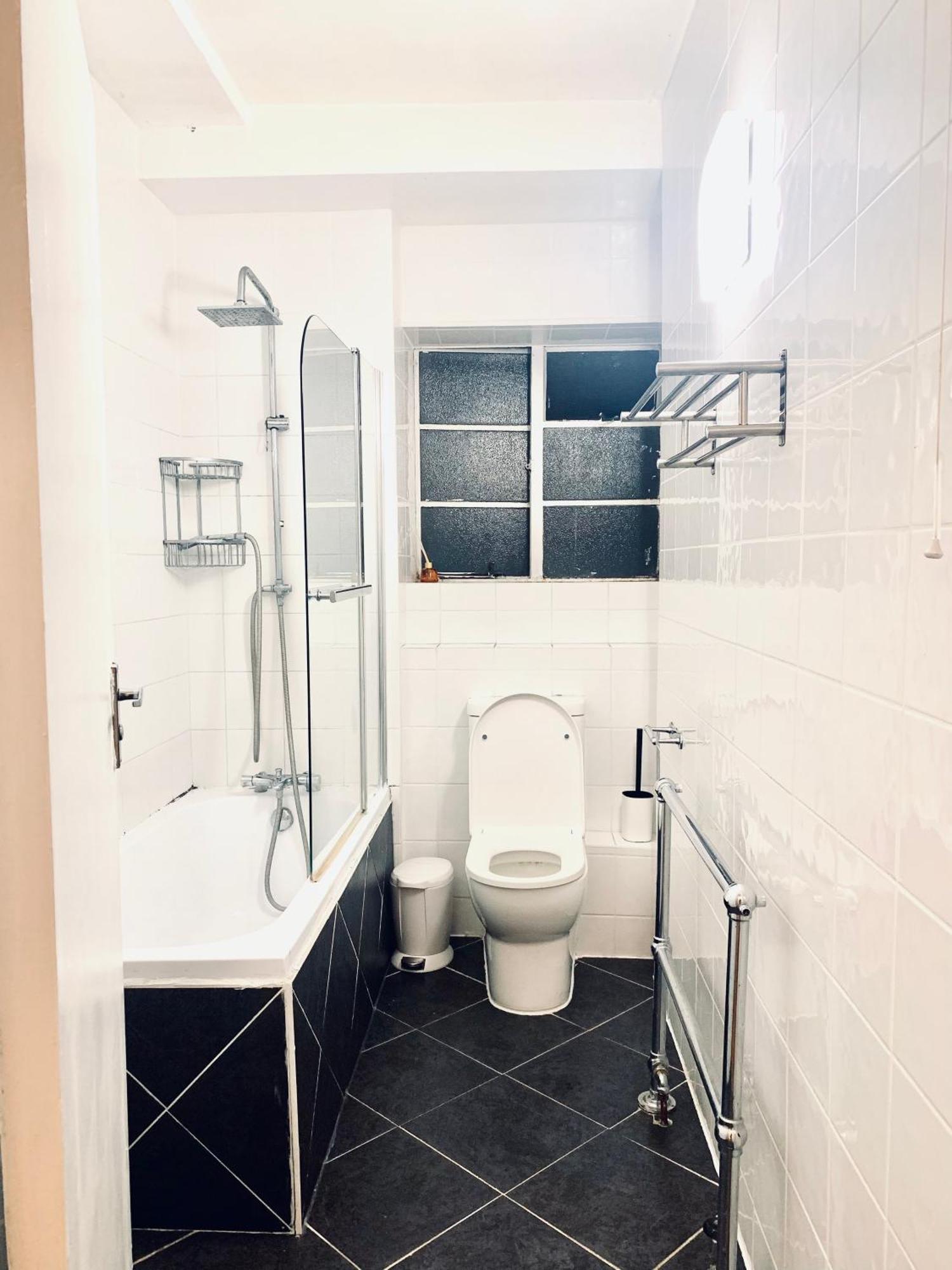 Cosy 2 Bedroom In Swiss Cottage. Apartment