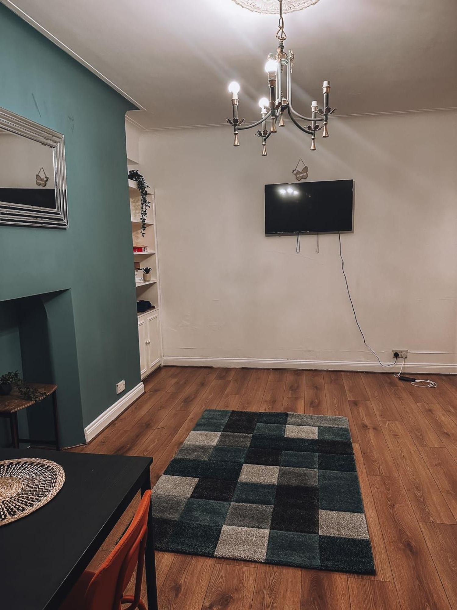 Cosy 2 Bedroom In Swiss Cottage. Apartment