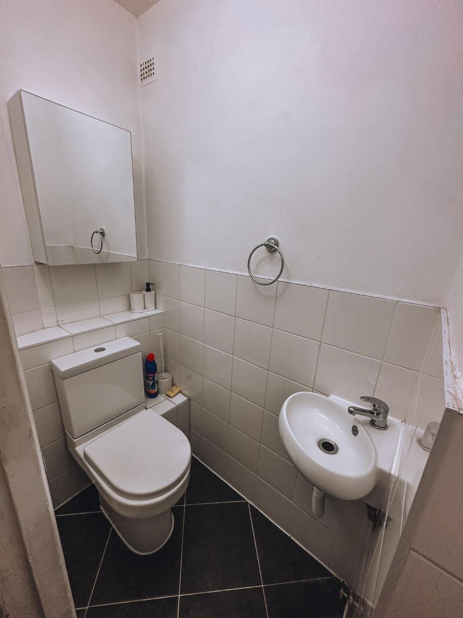 Apartment Cosy 2 Bedroom In Swiss Cottage.