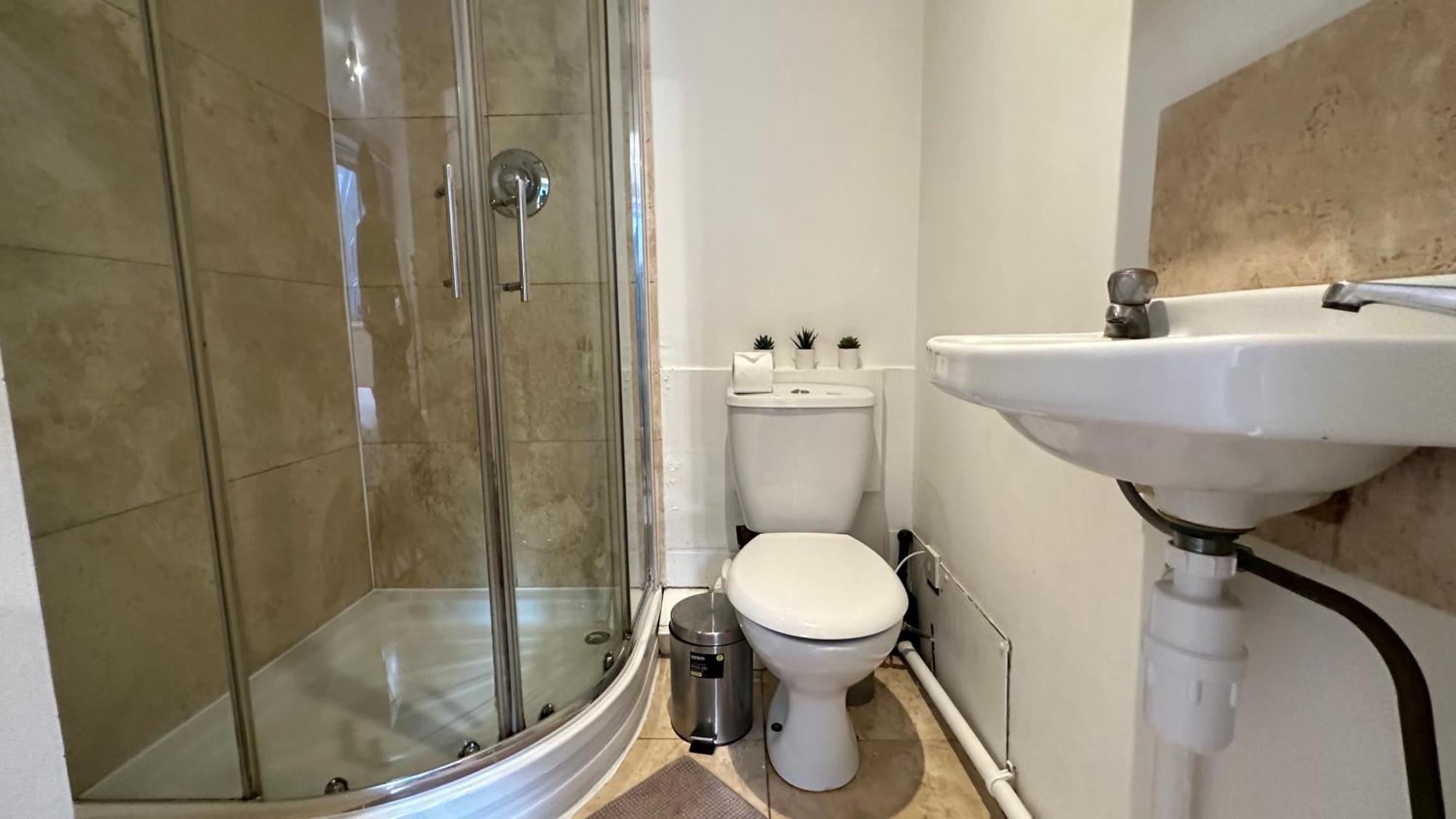Apartment Economic Hotel-like Room, En-suite Sheperds Bush *