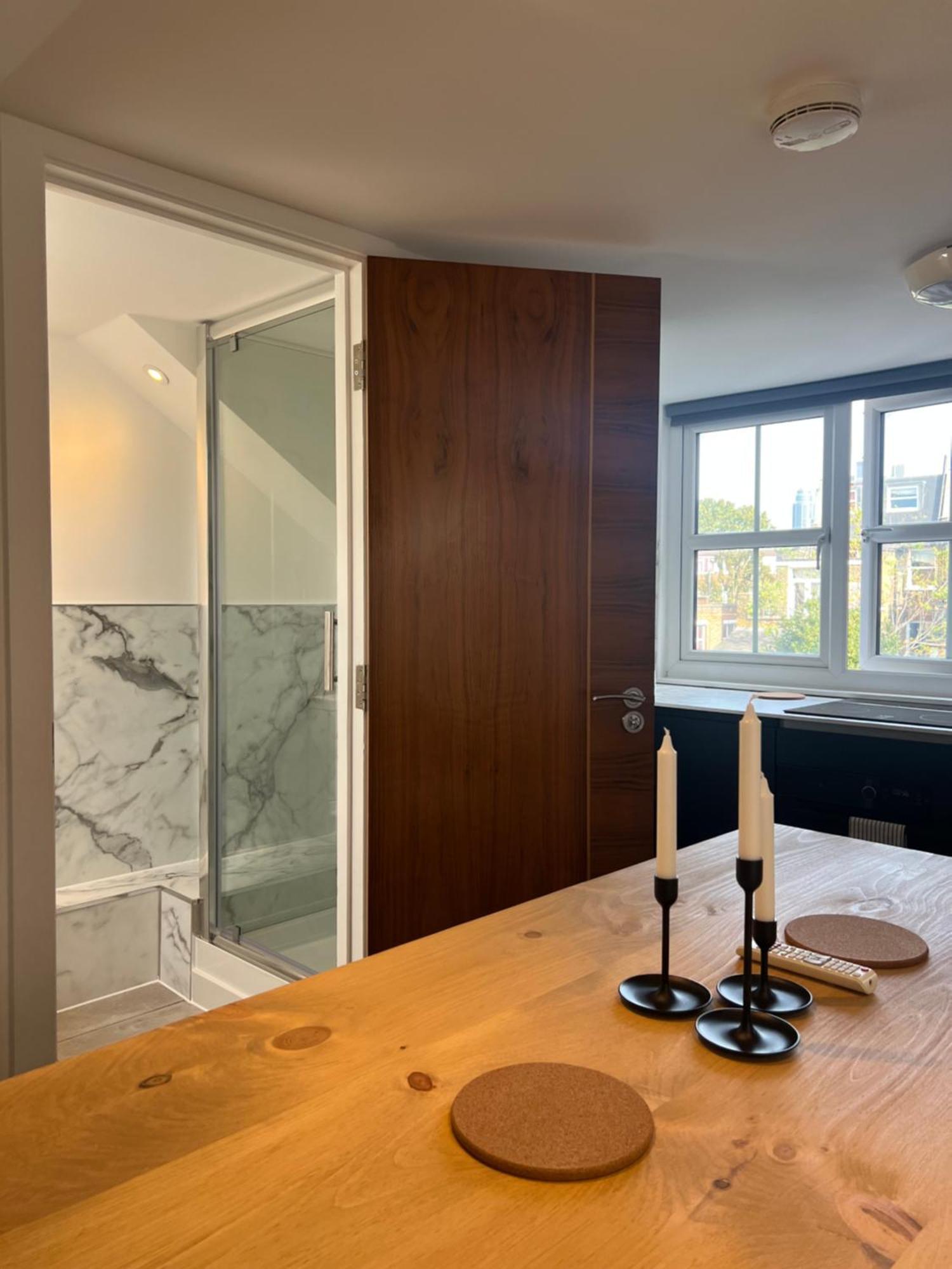 Spacious Battersea And *