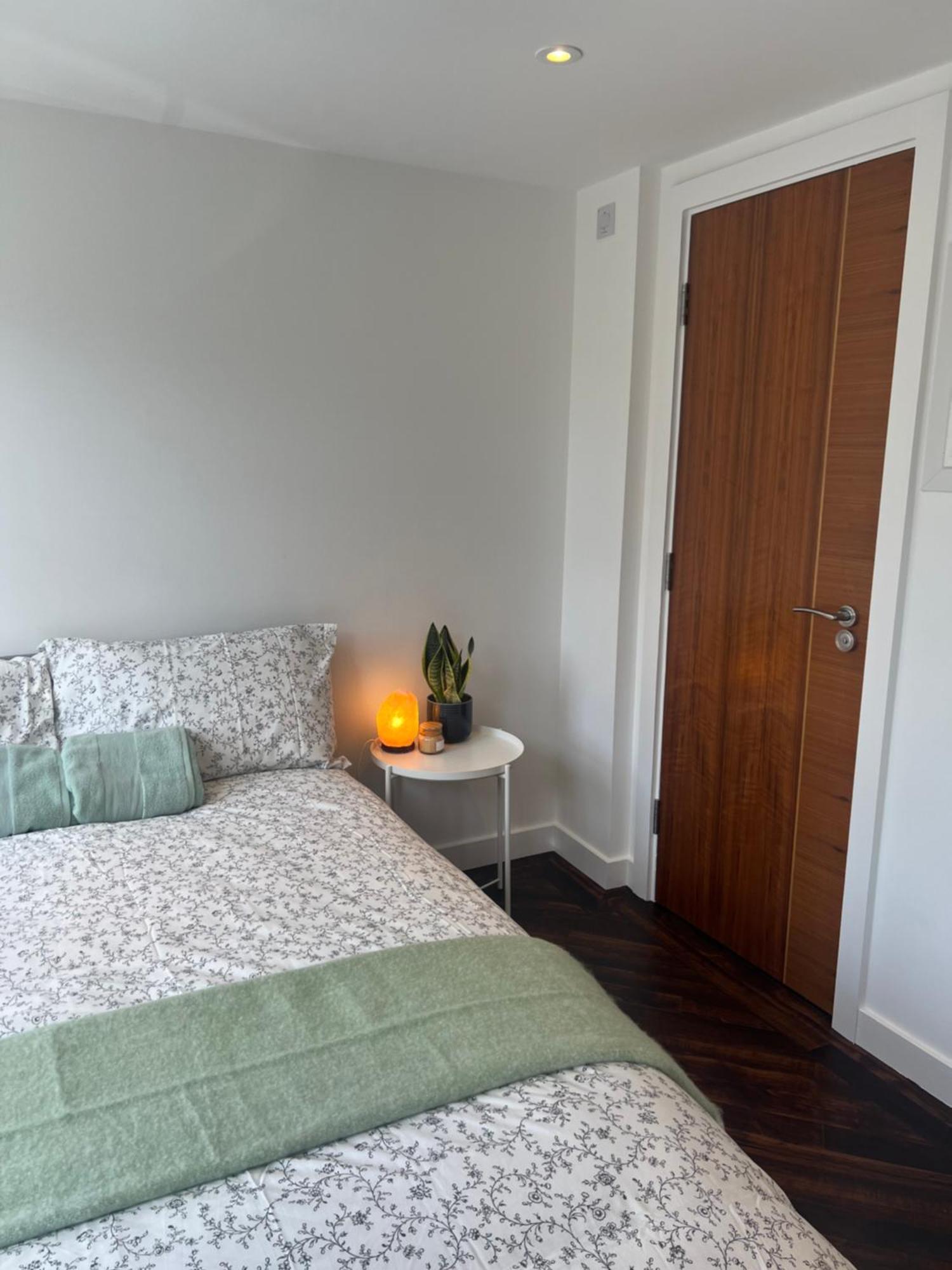 Spacious Battersea And