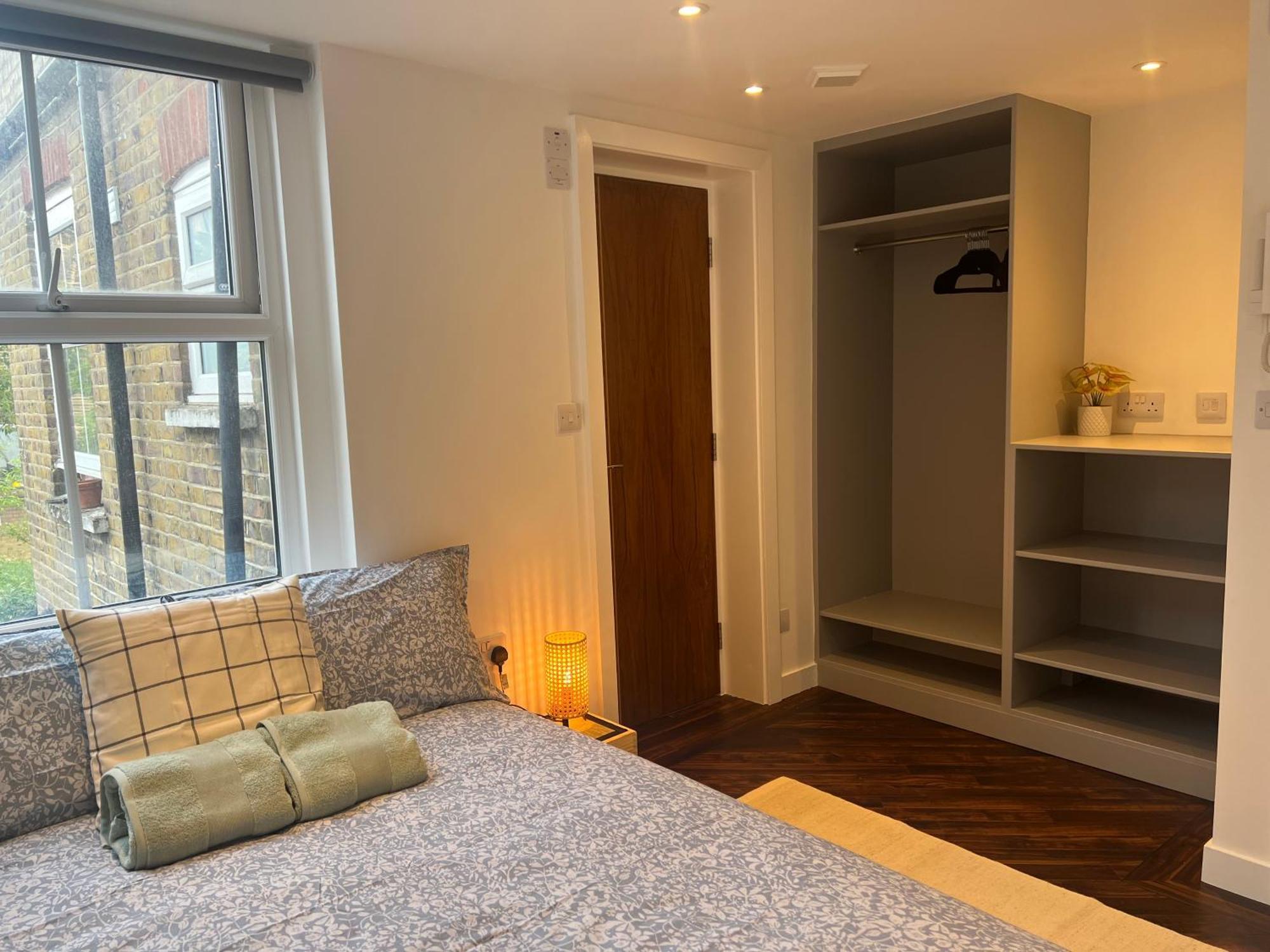 Apartment Spacious Battersea And *