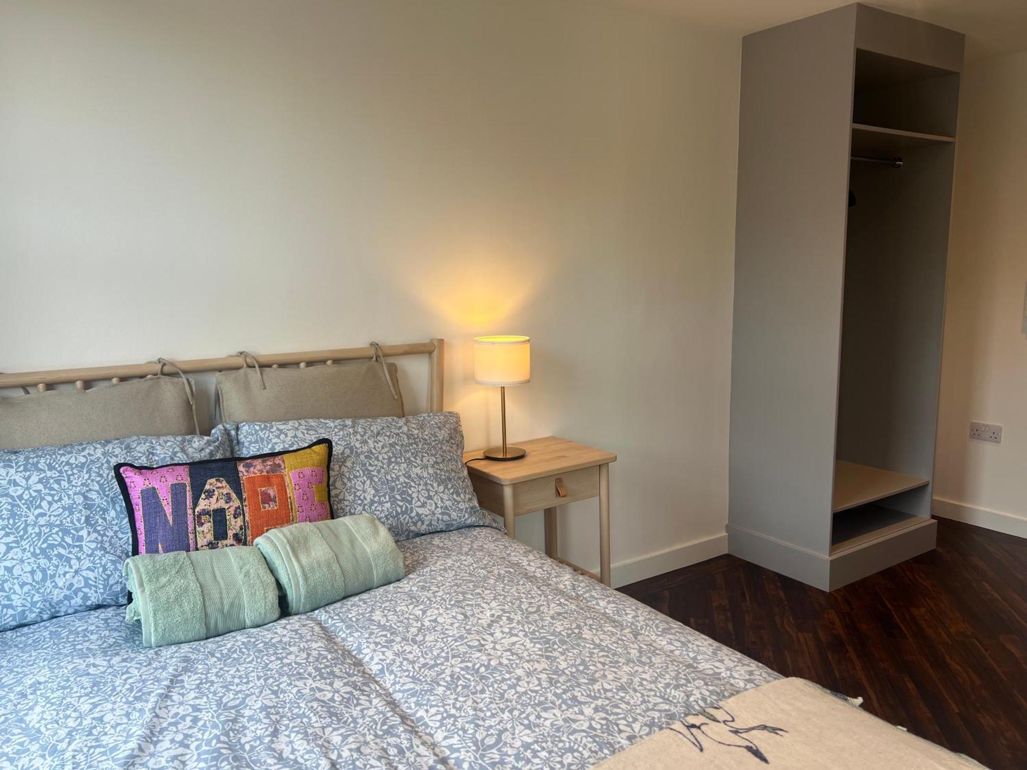 Spacious Battersea And London