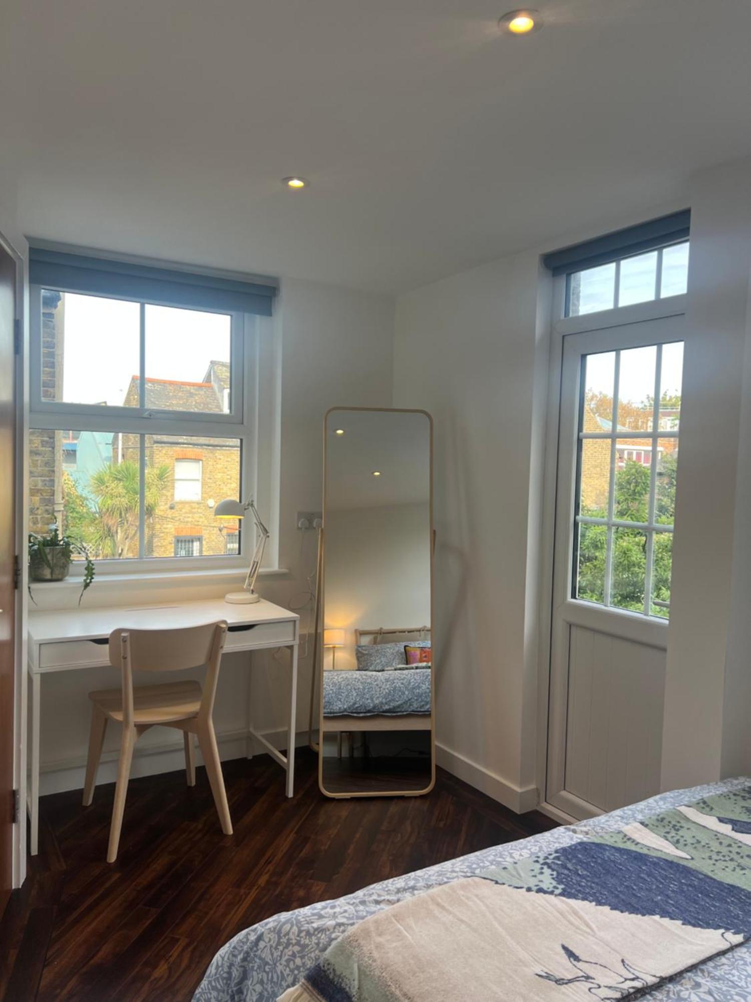 Spacious Battersea And Apartment