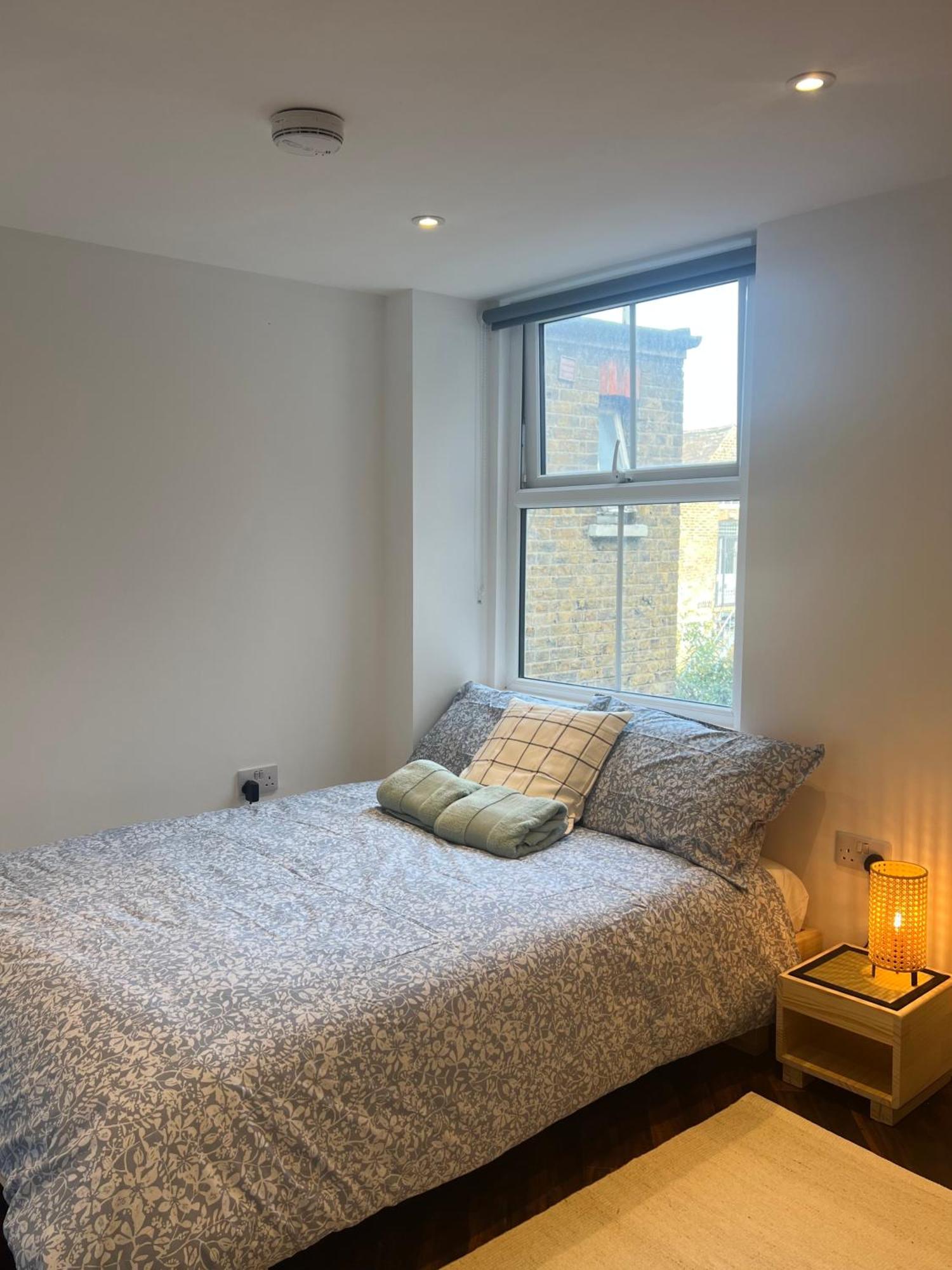 Spacious Battersea And Apartment