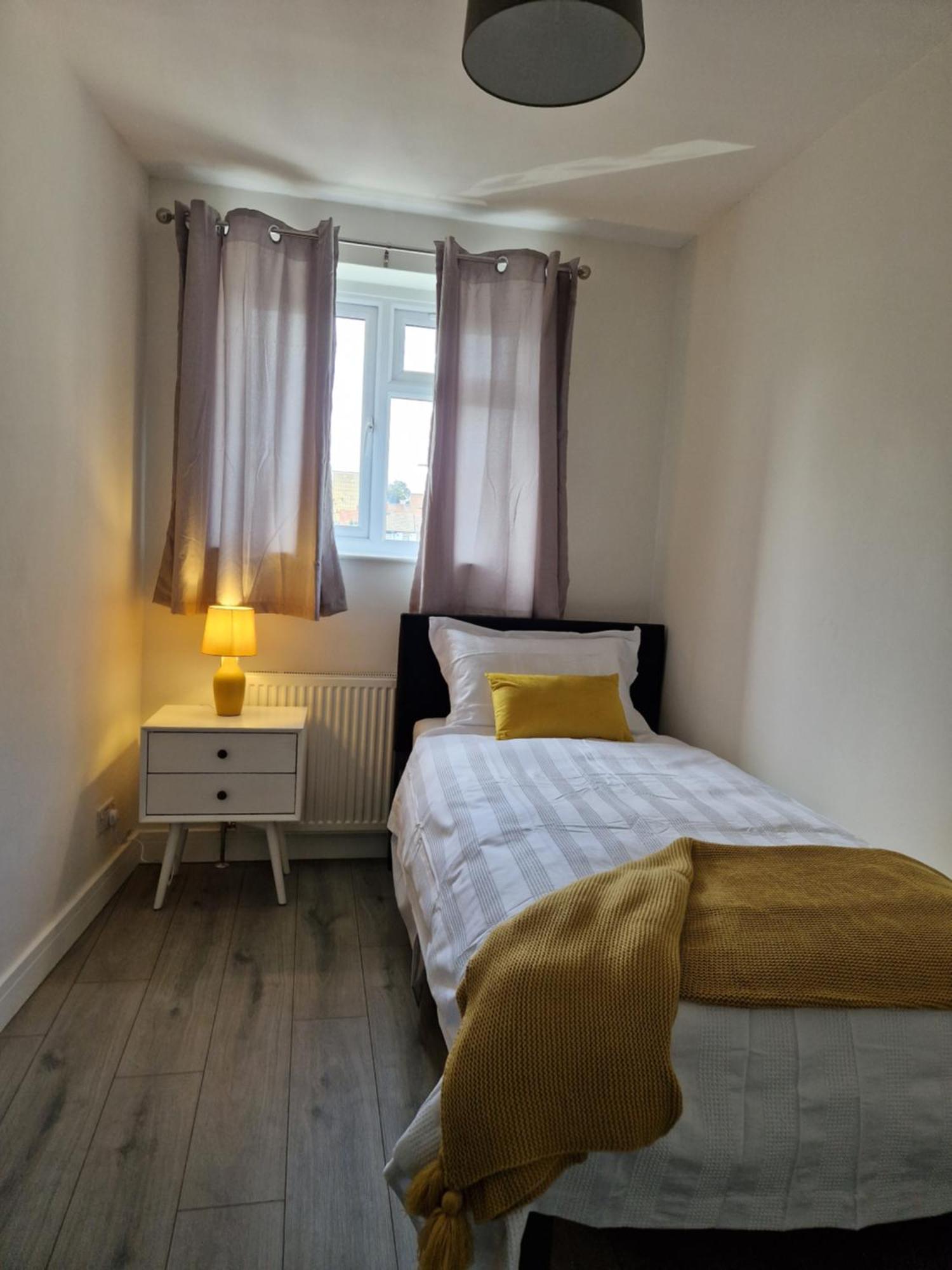 Stylish 2 Bed Home- Short Walk To Tottenham Stadium/stations Holiday home London