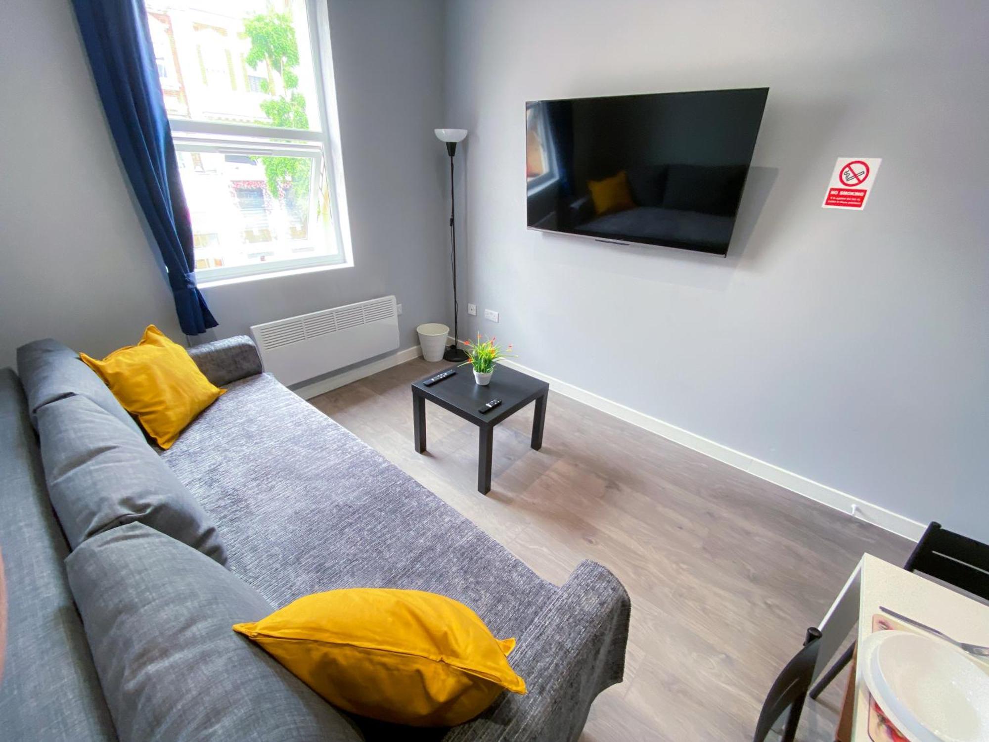 Modern 1 Bedroom Flat In Wood * Londen