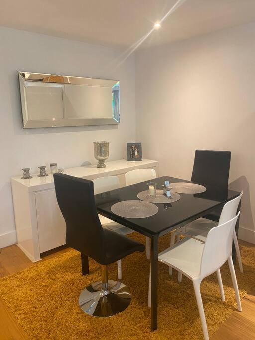 Apartment Lovely And Spacious Wimbledon Flat London