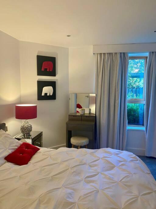 Lovely And Spacious Wimbledon Flat * London