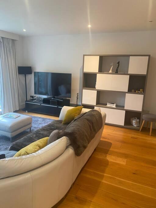 Lovely And Spacious Wimbledon Flat London