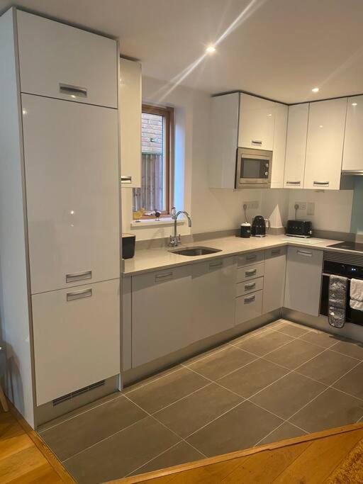 Lovely And Spacious Wimbledon Flat * London