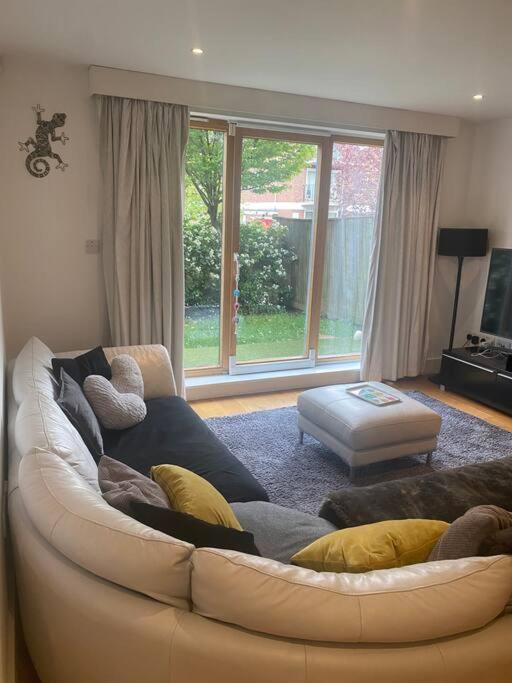 Lovely And Spacious Wimbledon Flat Apartment *