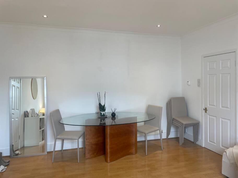 Spacious 1-bedroom In Belsize Village Apartamento Londres
