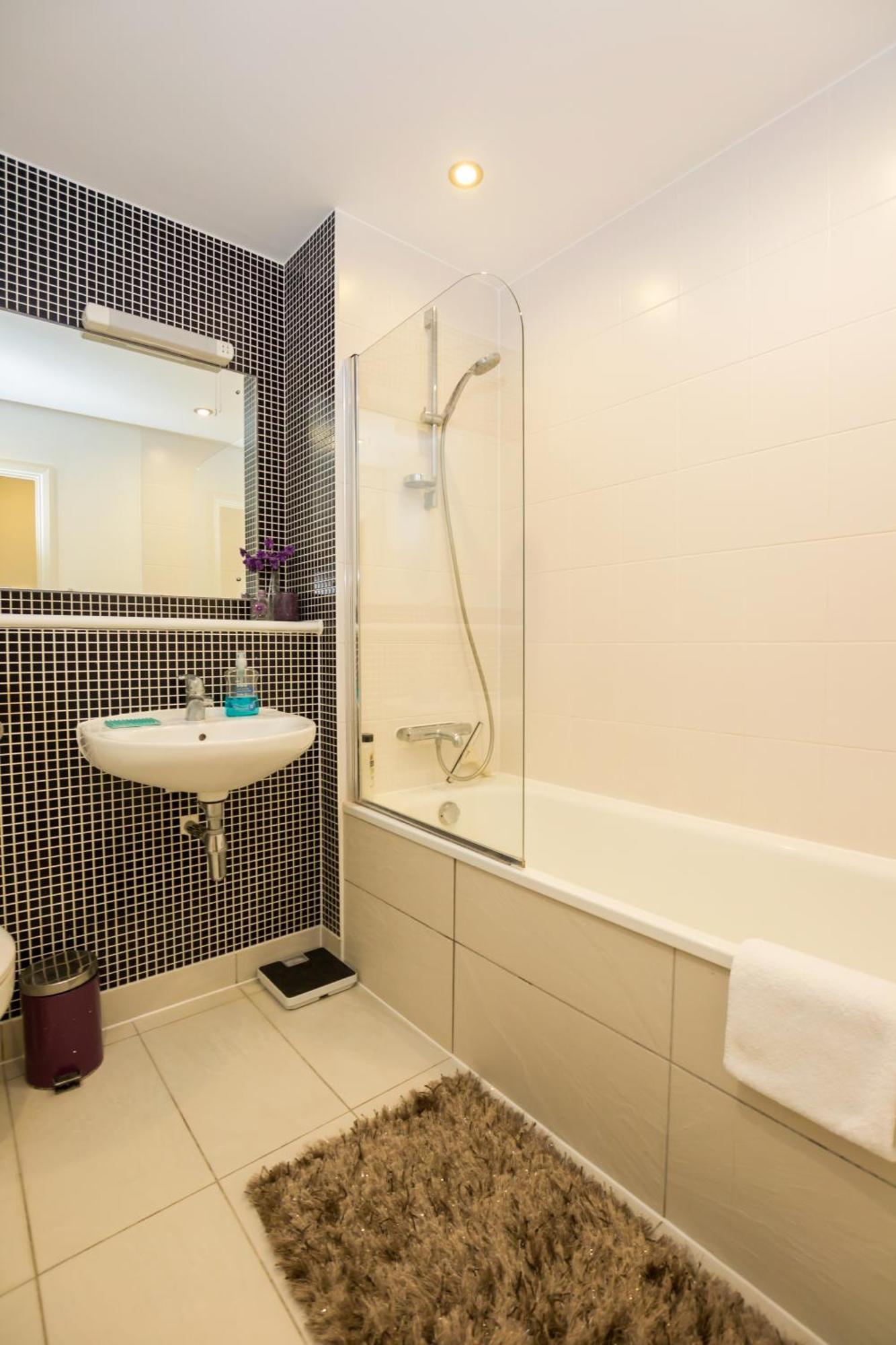 Splendid 2 Bdr With Panoramic View, Acton