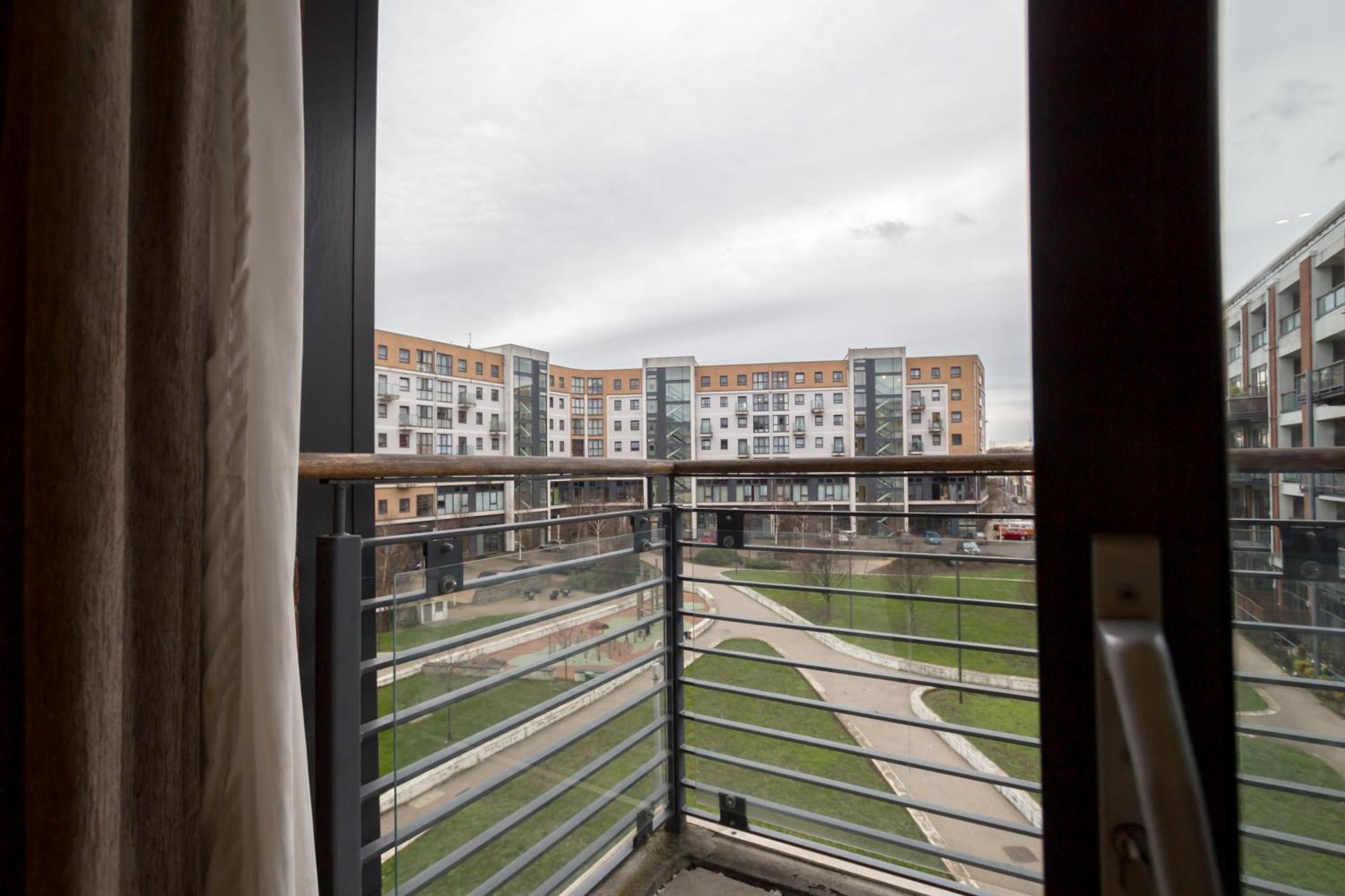 Splendid 2 Bdr With Panoramic View, Acton Apartment London