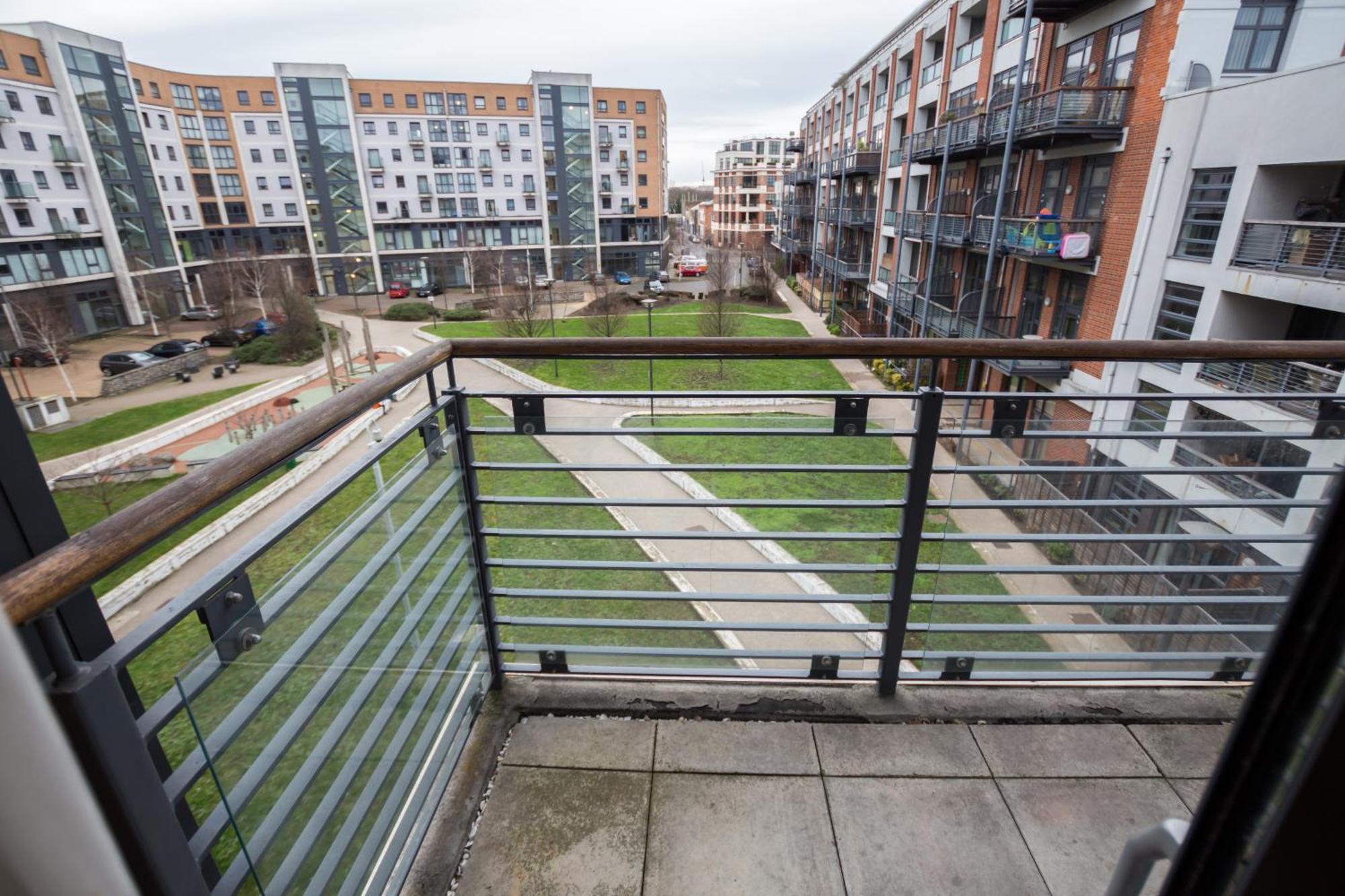Splendid 2 Bdr With Panoramic View, Acton Apartment *