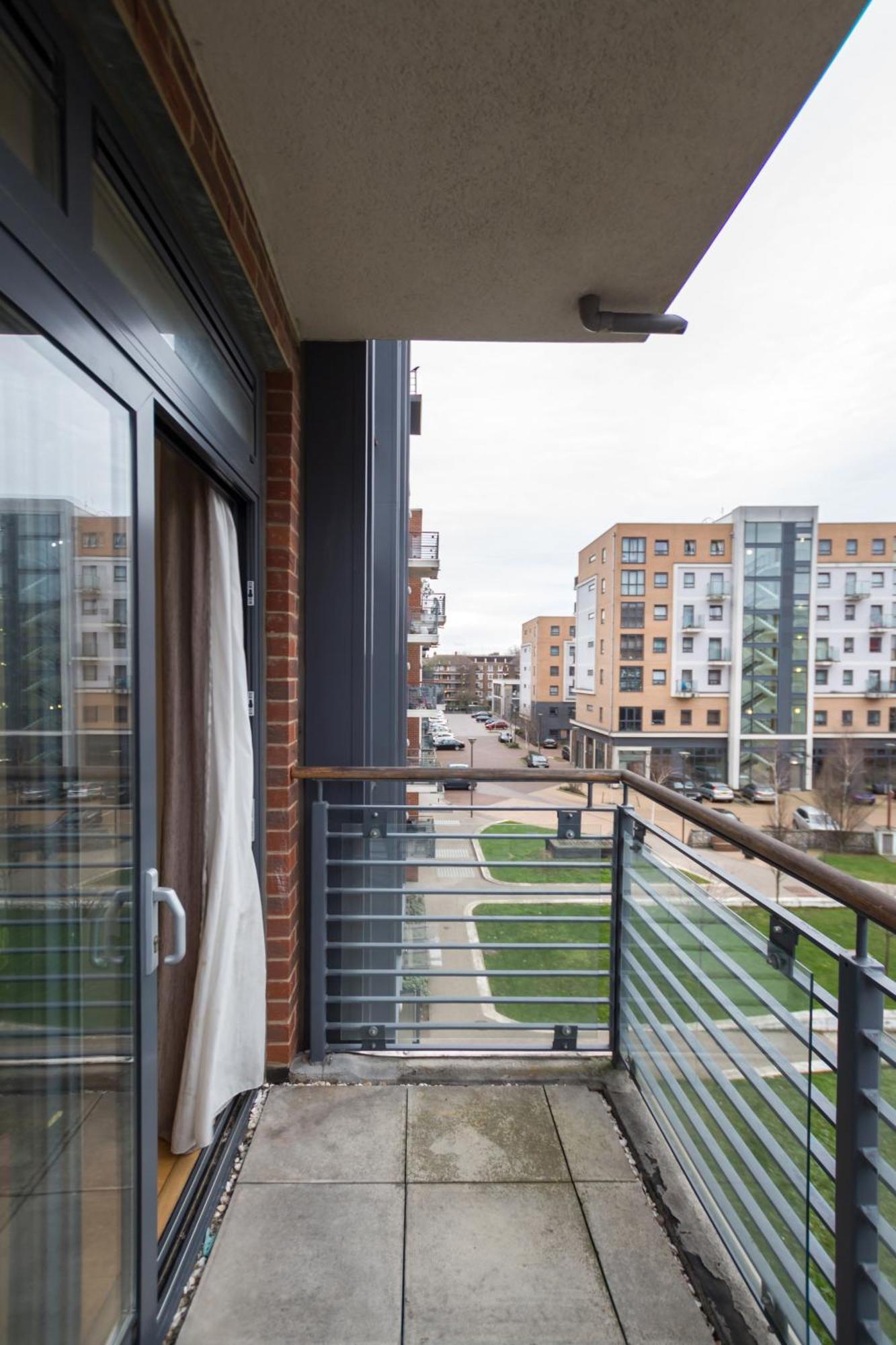 Splendid 2 Bdr With Panoramic View, Acton Apartment