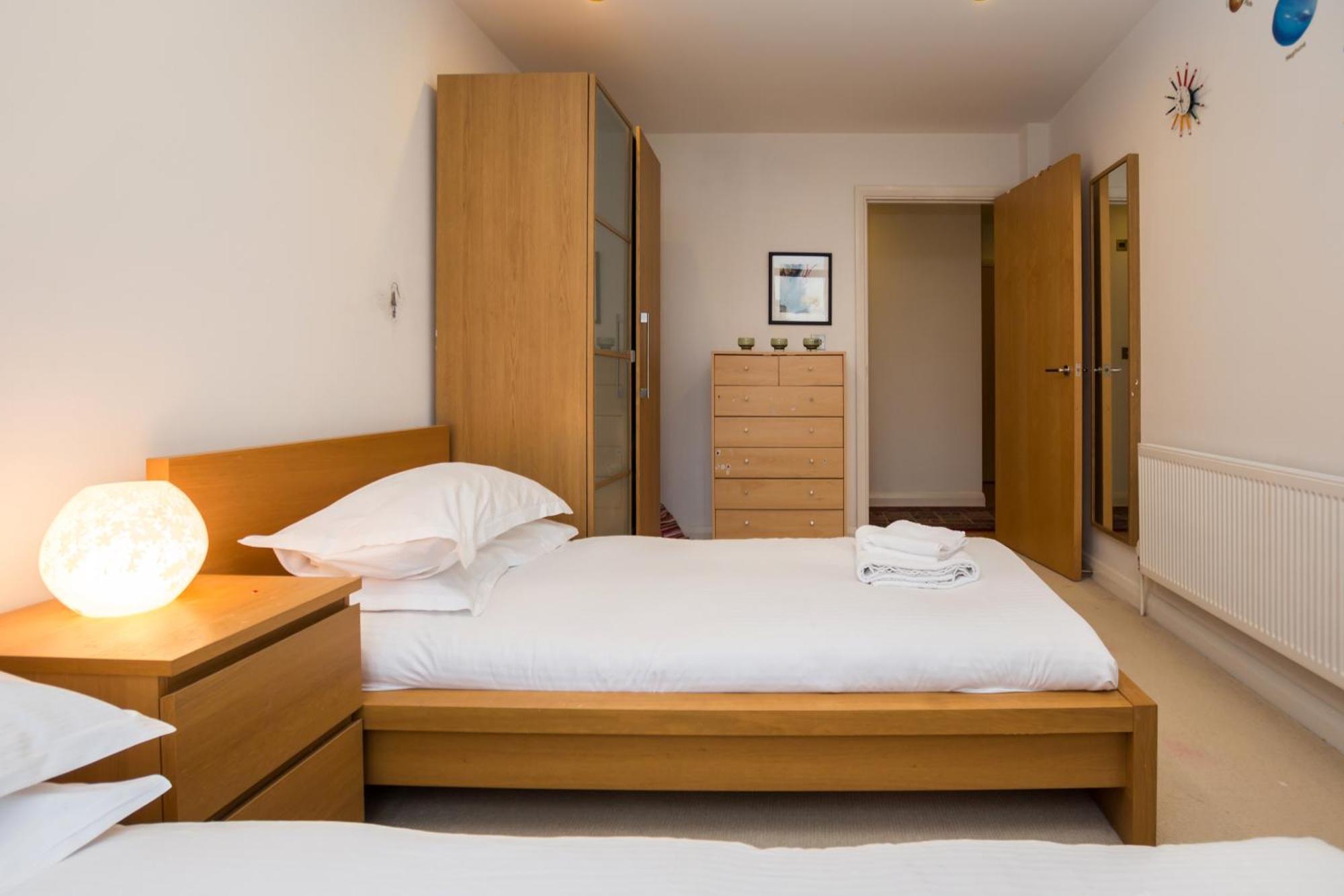 Splendid 2 Bdr With Panoramic View, Acton Apartment *