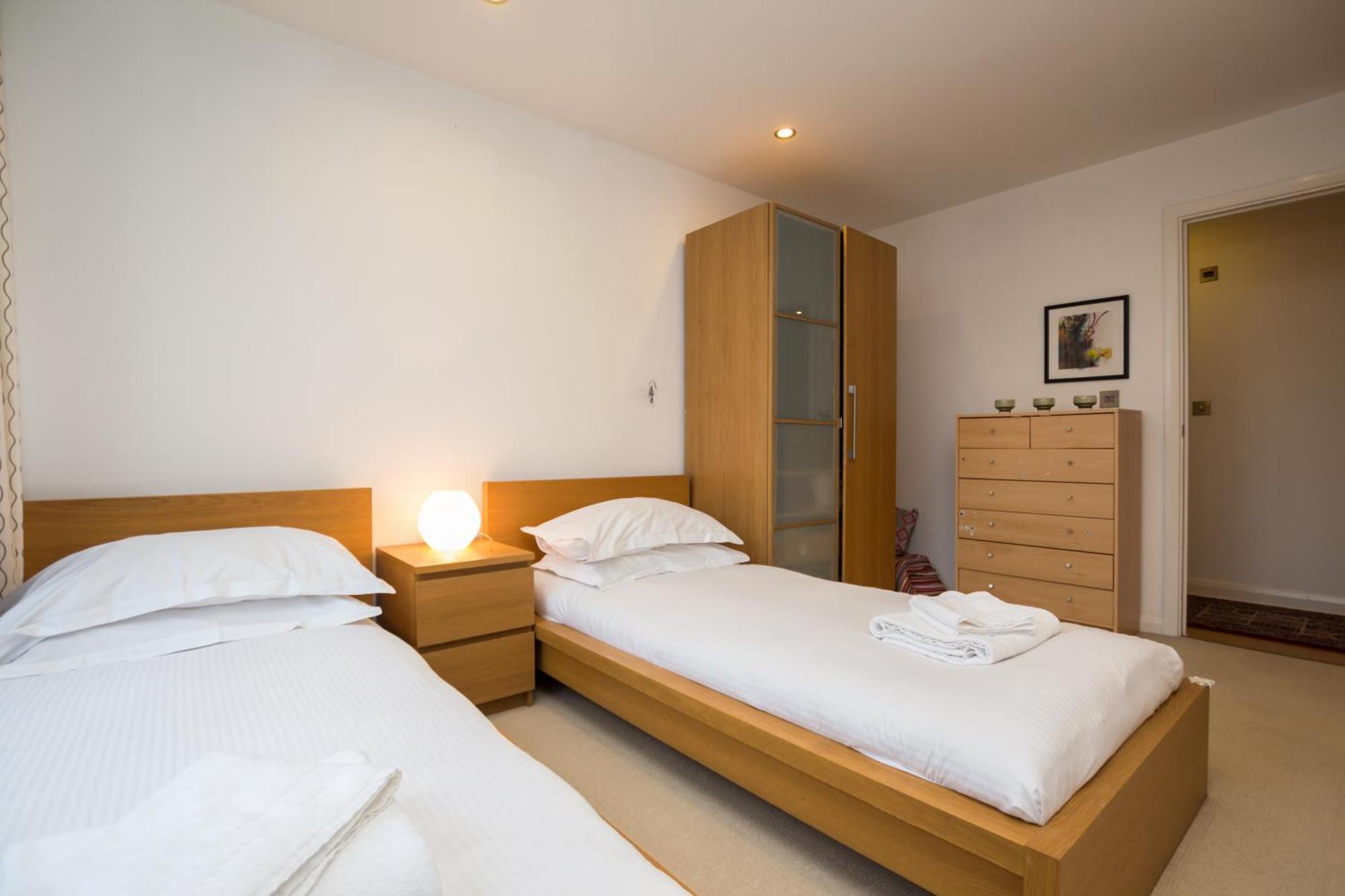 Splendid 2 Bdr With Panoramic View, Acton Apartment London