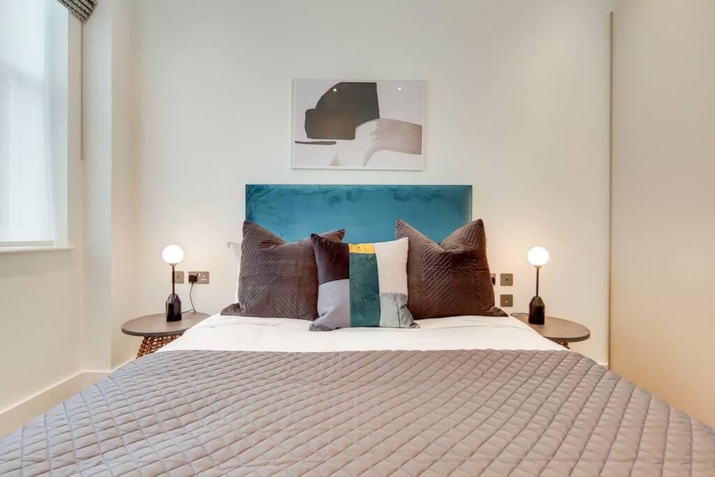 8 Borough - Modern & Elegant 2-bed, 2-bath
