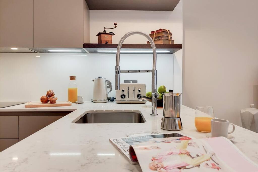 Apartment 8 Borough - Modern & Elegant 2-bed, 2-bath *