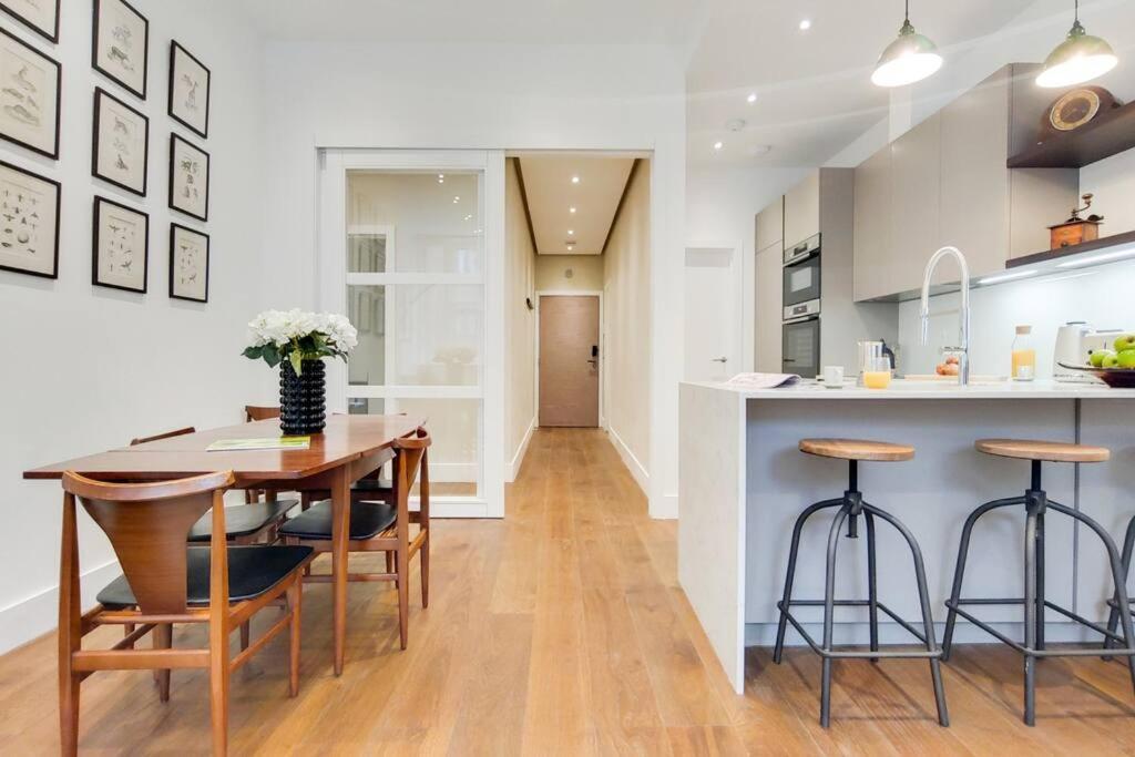 8 Borough - Modern & Elegant 2-bed, 2-bath
