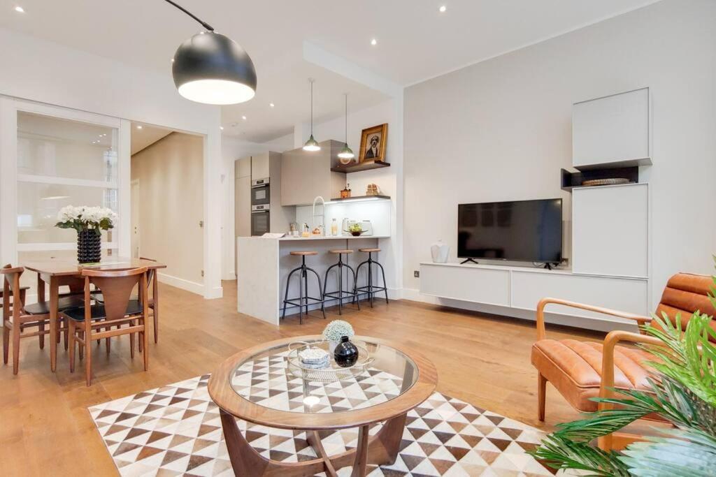 Apartment 8 Borough - Modern & Elegant 2-bed, 2-bath *