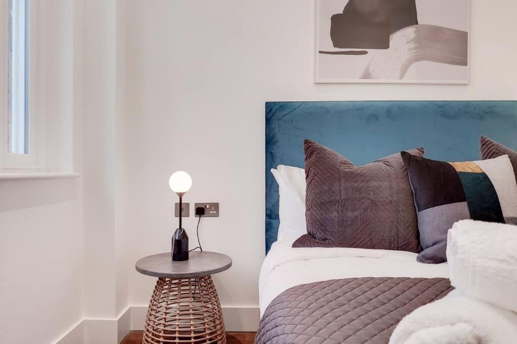8 Borough - Modern & Elegant 2-bed, 2-bath Apartment London
