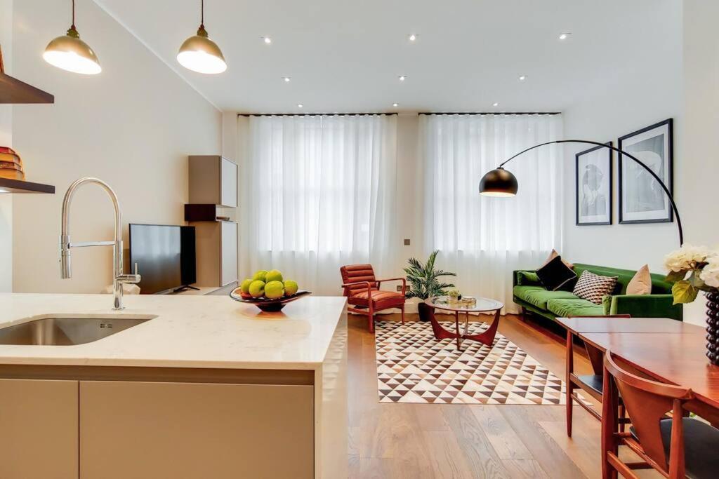 8 Borough - Modern & Elegant 2-bed, 2-bath *