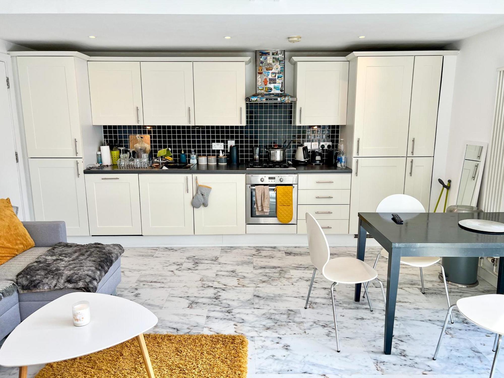 Deluxe Entire With 2x Bedrooms, 2x Bathrooms And A Big Living In The Olympic Park And Westfield At Stratford Aparthotel *