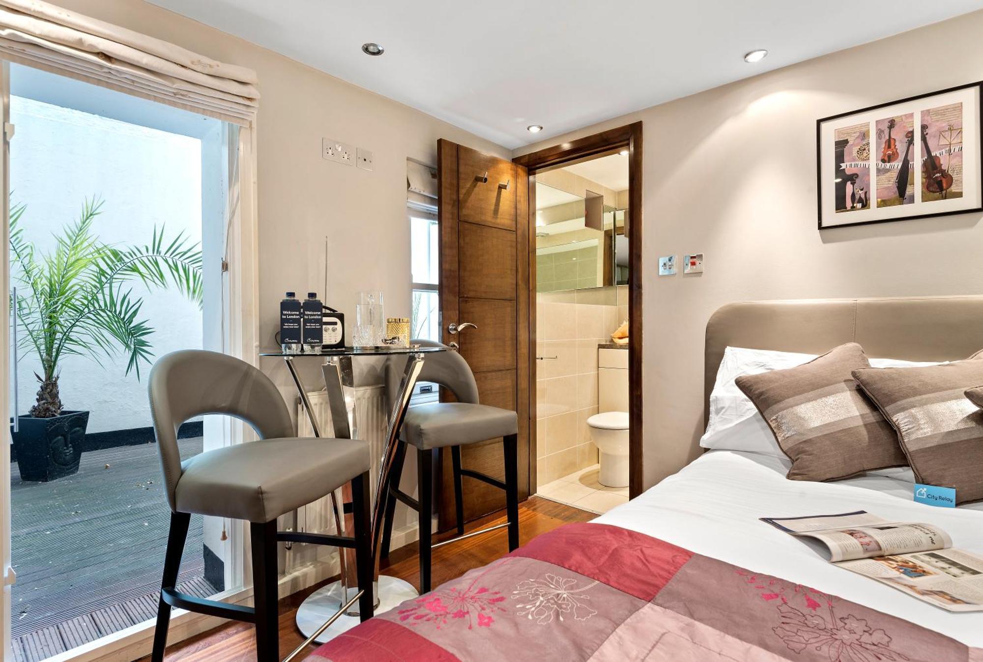 Bright Earl's Court Apartment- Sva * London