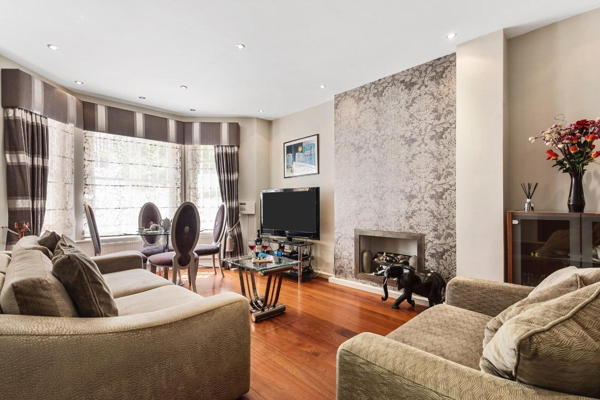 Bright Earl's Court Apartment- Sva