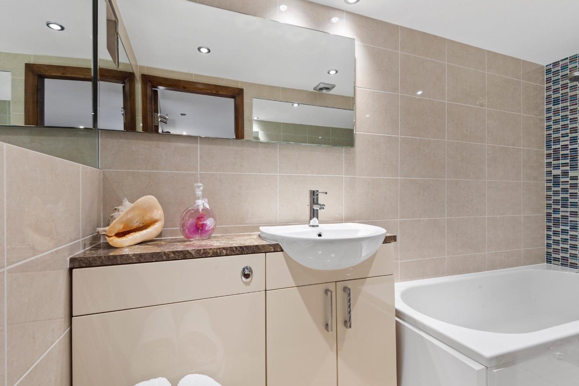 Bright Earl's Court Apartment- Sva Apartment