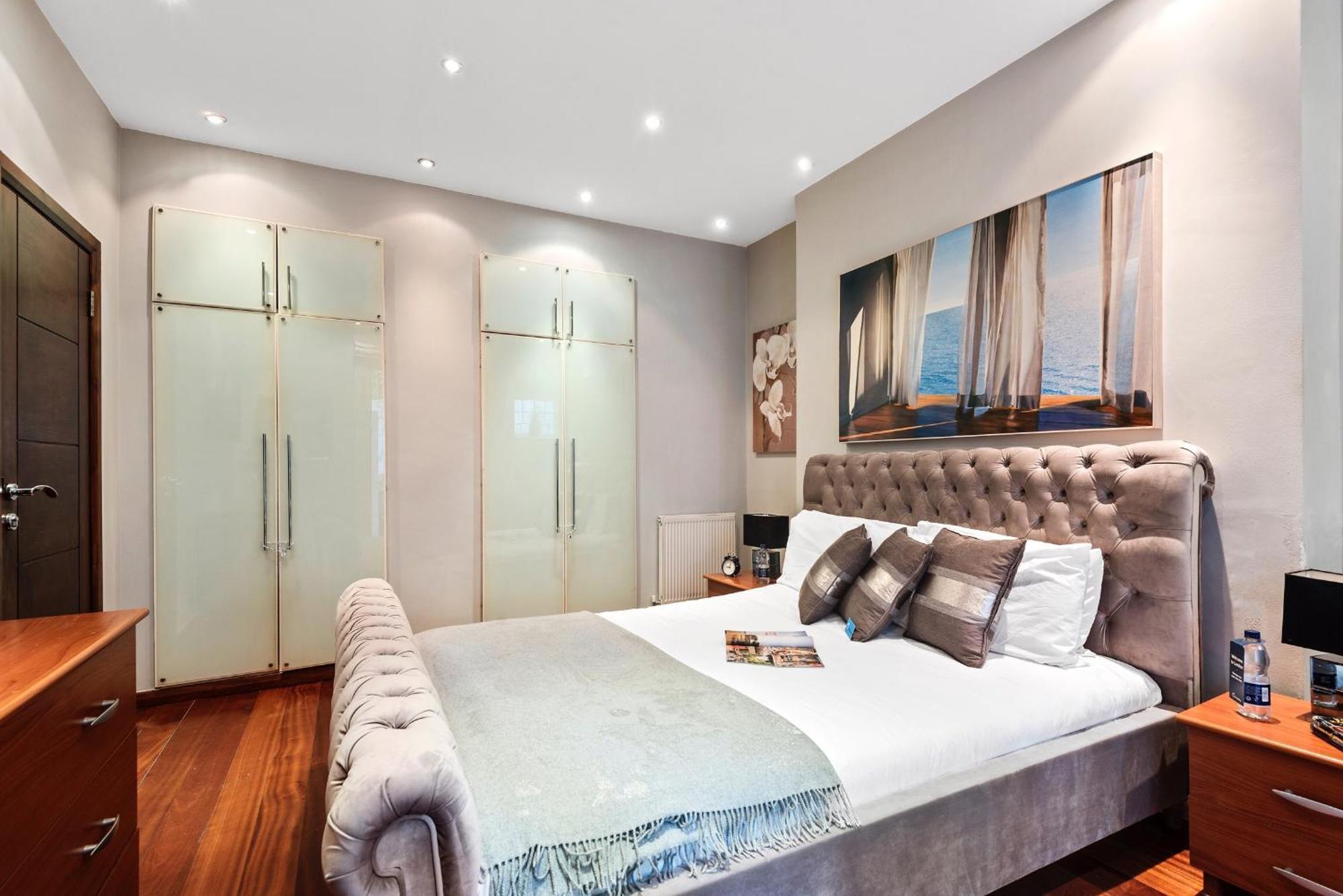 Bright Earl's Court Apartment- Sva Apartment London