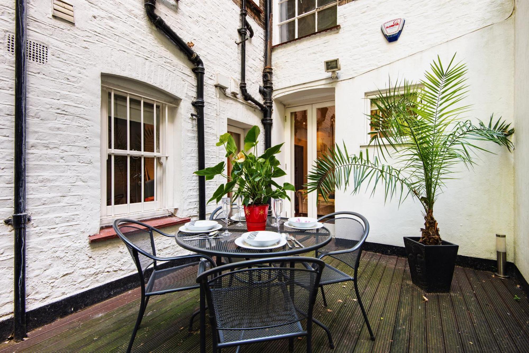 Bright Earl's Court Apartment- Sva